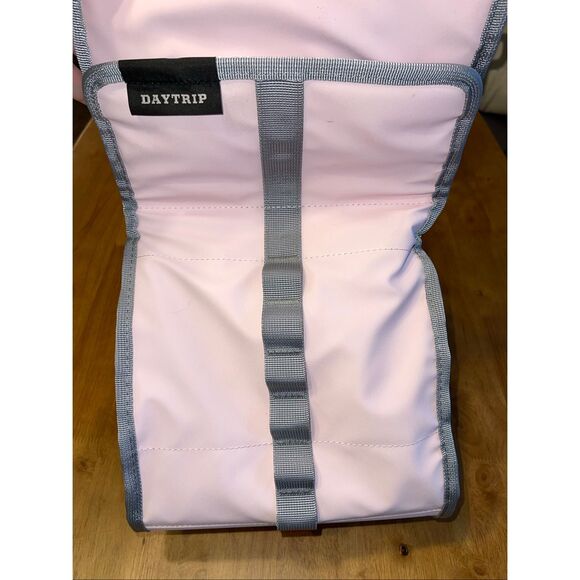 YETI DayTrip Lunch Bag Pink and Gray Coldcell Flex Insulation - Picture 2 of 5